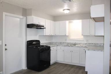 Main picture of 4221 Bonaparte Blvd