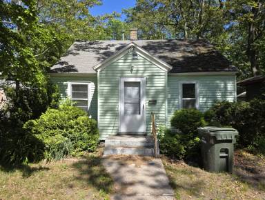 Main picture of 1920 Elwood St