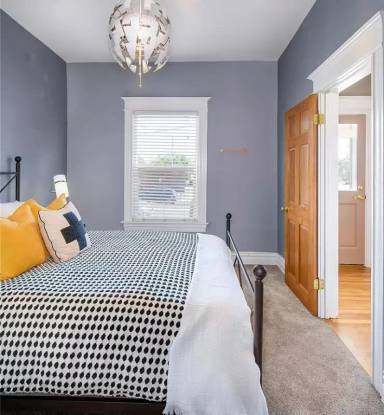Main picture of 1020 34th St