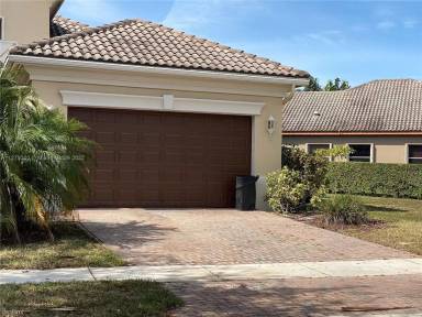 Main picture of 7816 NW 121st Way
