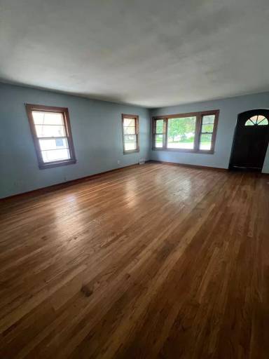 Main picture of 1030 N MacArthur Blvd