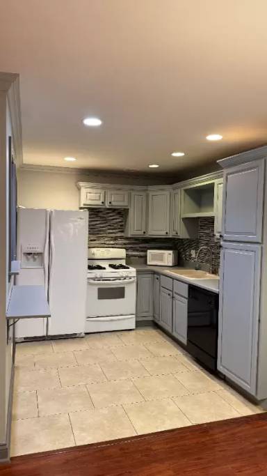 Main picture of 9S060 Lake Dr
