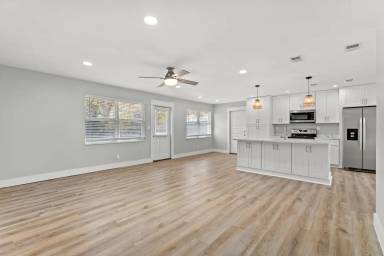 Main picture of 409 W Sonata Cir