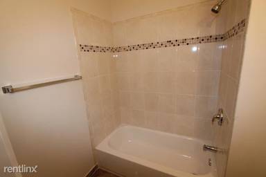 Main picture of 4030 S Cottage Grove Ave
