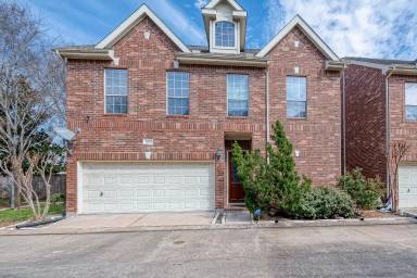 Main picture of 3007 E Park At Fairdale