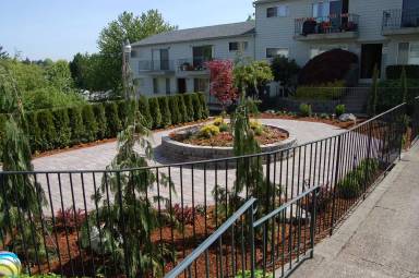 Main picture of 5015 E Burnside St