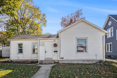 Main picture of 705 E 3rd St