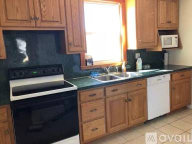 Main picture of 42 Beach Ave