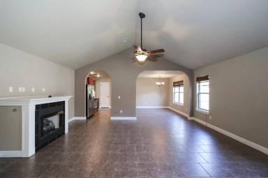 Main picture of 957 S Hoddle Pl