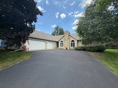 Main picture of 9343 Hillside Trl S