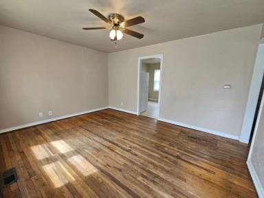 Main picture of 921 Nebraska St
