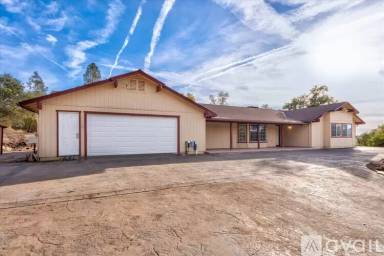 Main picture of 43106 Revis Cir E
