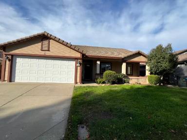 Main picture of 1990 White Oak Dr