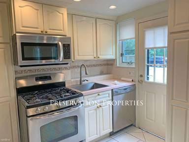 Main picture of 258 Lexington St