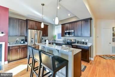 Main picture of 719 5th St NE