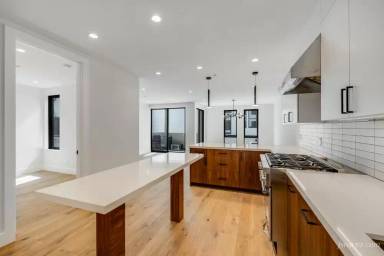 Main picture of 102 Guerrero St