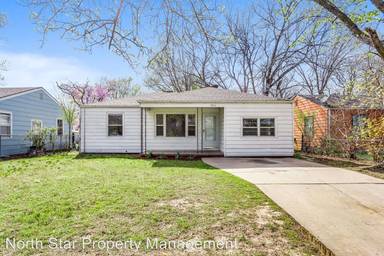 Main picture of 2511 N Woodland St