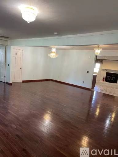Main picture of 5 Dana Cir