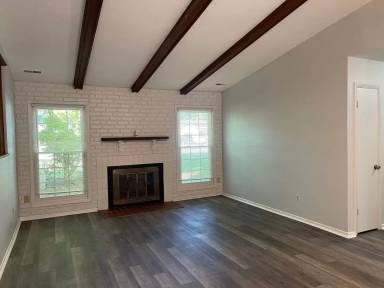 Main picture of 107 Woodside Ct