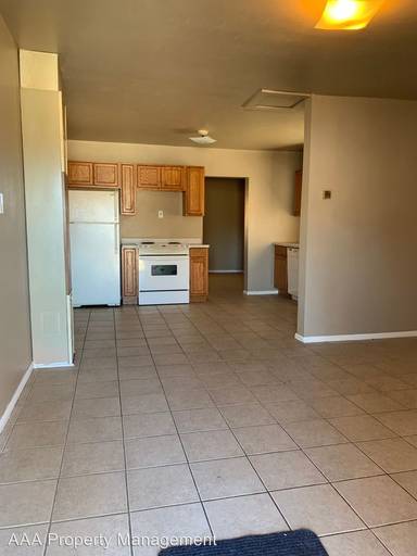 Main picture of 622 1/2 E Lowell St