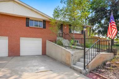 Main picture of 1390 W Berry Dr