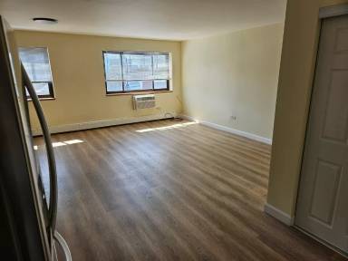 Main picture of 607 W Wrightwood Ave Apartments