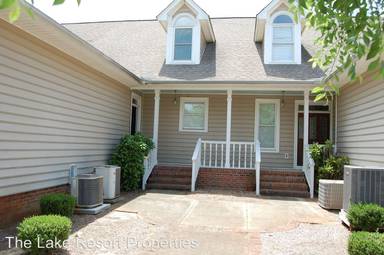 Main picture of 303 Dogwood Lndg