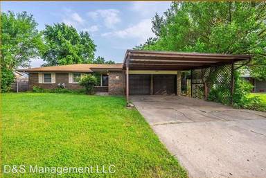 Main picture of 108 NE 10th St
