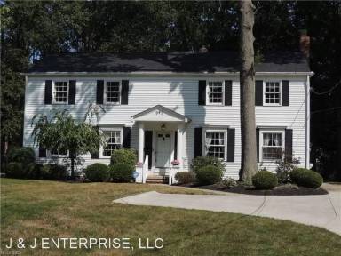 Main picture of 945 Dover Center Rd