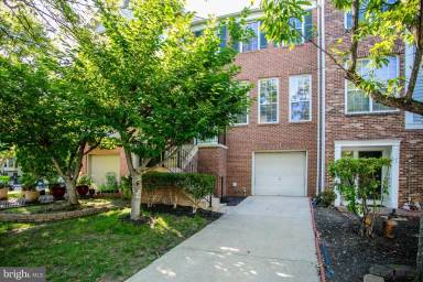 Main picture of 7703 Mary Beth Way