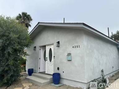 Main picture of 4251 Governor Dr