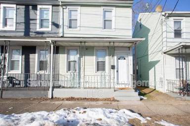 Main picture of 916 High St