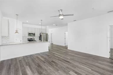 Main picture of 2028-2030 NE 8th Pl