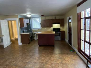 Main picture of 2902 E Grand St