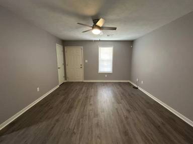 Main picture of 894 N Park Ave