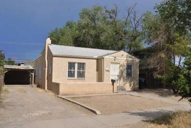 Main picture of 210 1/2 Vassar Dr SE