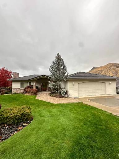 Main picture of 747 Castle Heights Dr