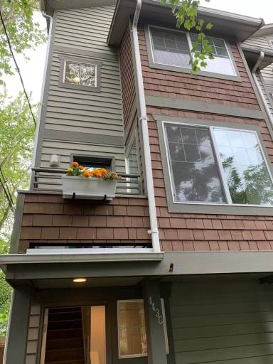 Main picture of 443 NE Ravenna Blvd