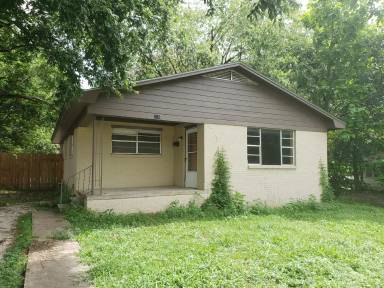 Main picture of 221 W 15th St