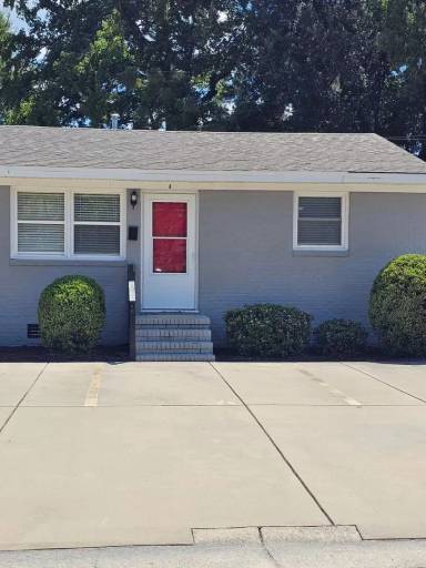 Main picture of 710 Elvie School Dr S