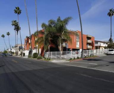 Main picture of 935 S Mariposa Ave
