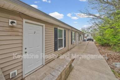 Main picture of 191 Oak St