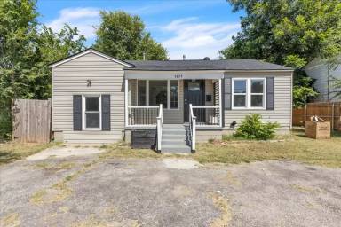Main picture of 4604 N Rockwell Ave