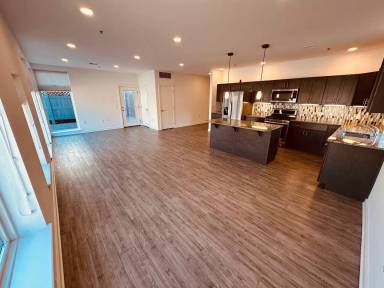 Main picture of 44 W Market St