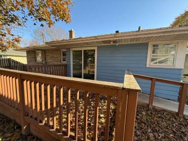 Main picture of 4021 S 74th St