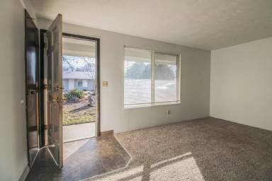 Main picture of 524 W Oak St