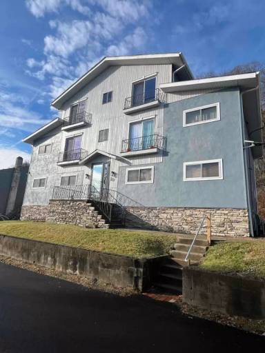 Main picture of 20 River Rd