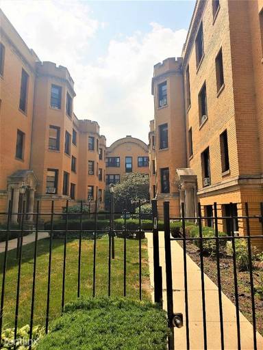 Main picture of 2418 N Sawyer Ave