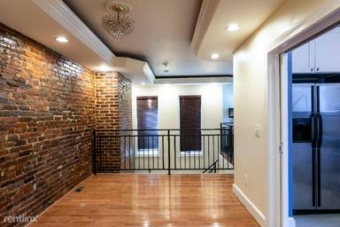 Main picture of 617 8th St NE