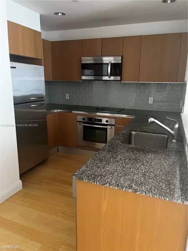 Main picture of 1050 Tower